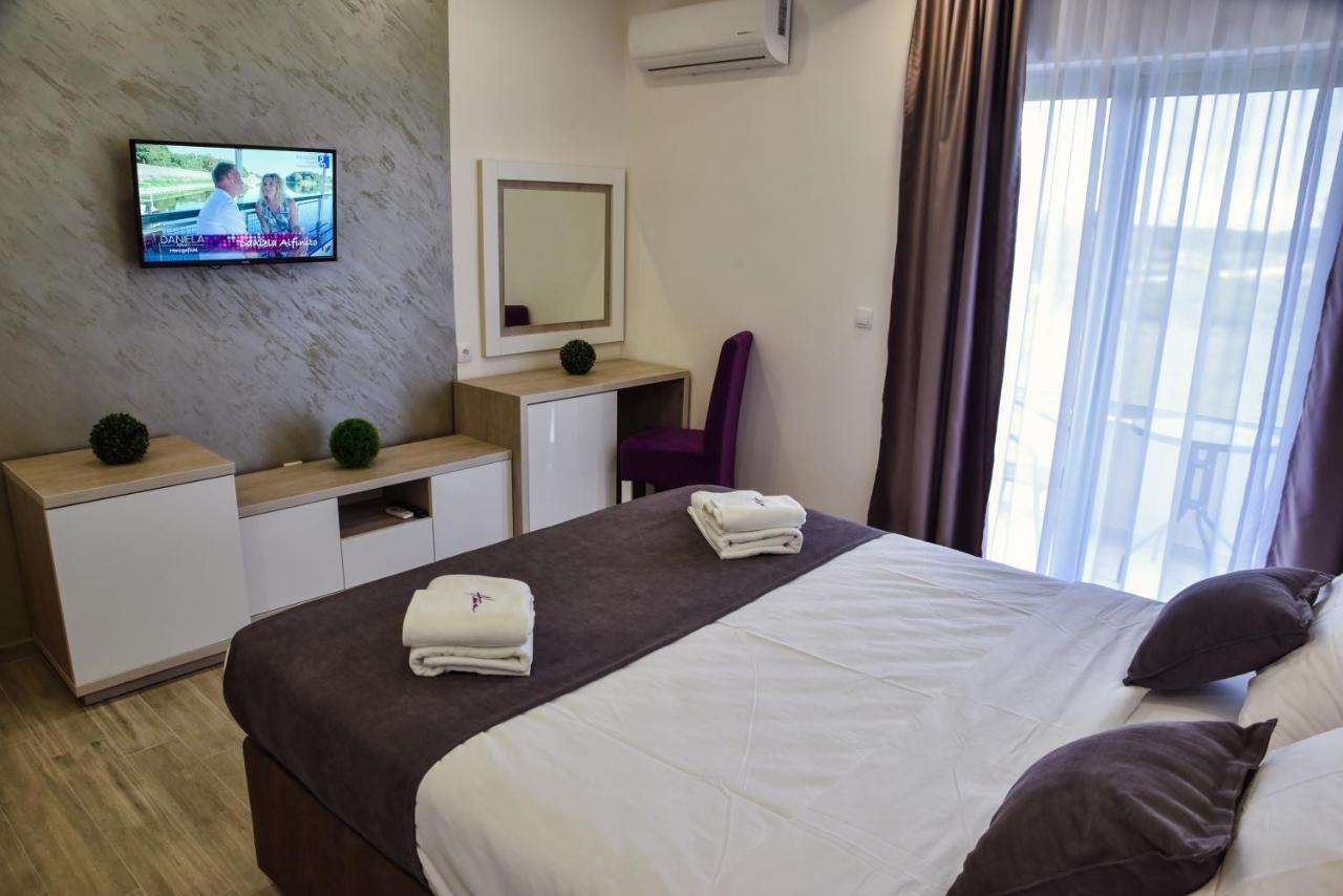 Heaven Lux Ulcinj Hotel Ngoại thất bức ảnh