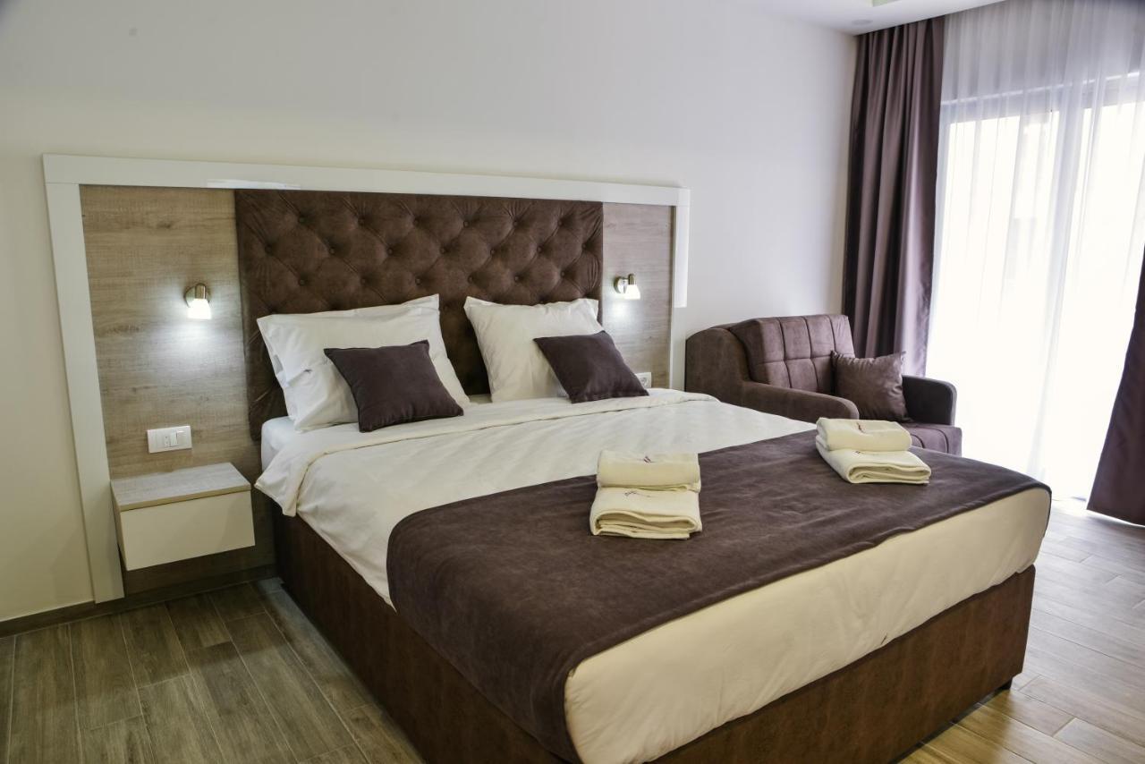 Heaven Lux Ulcinj Hotel Ngoại thất bức ảnh