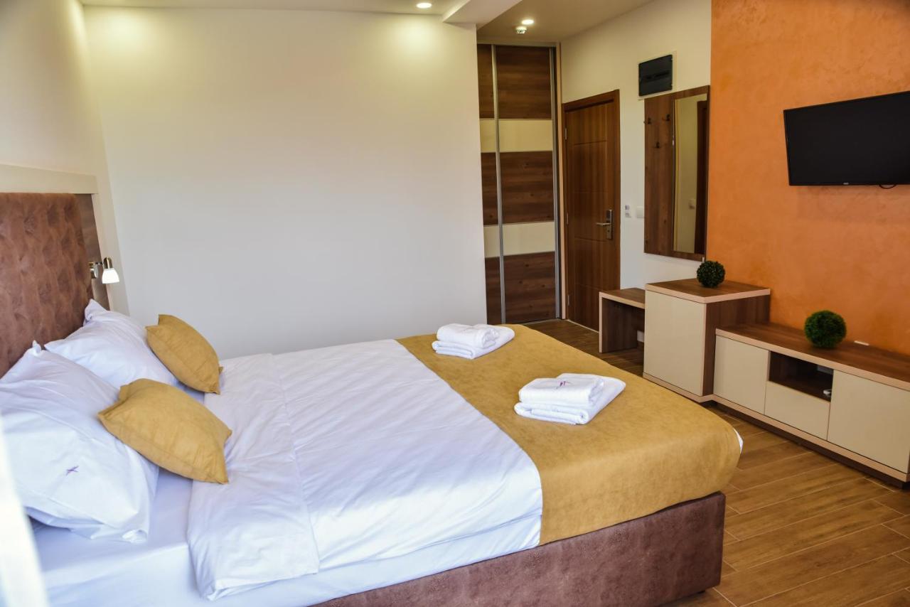Heaven Lux Ulcinj Hotel Ngoại thất bức ảnh