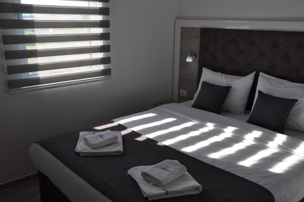 Heaven Lux Ulcinj Hotel Ngoại thất bức ảnh
