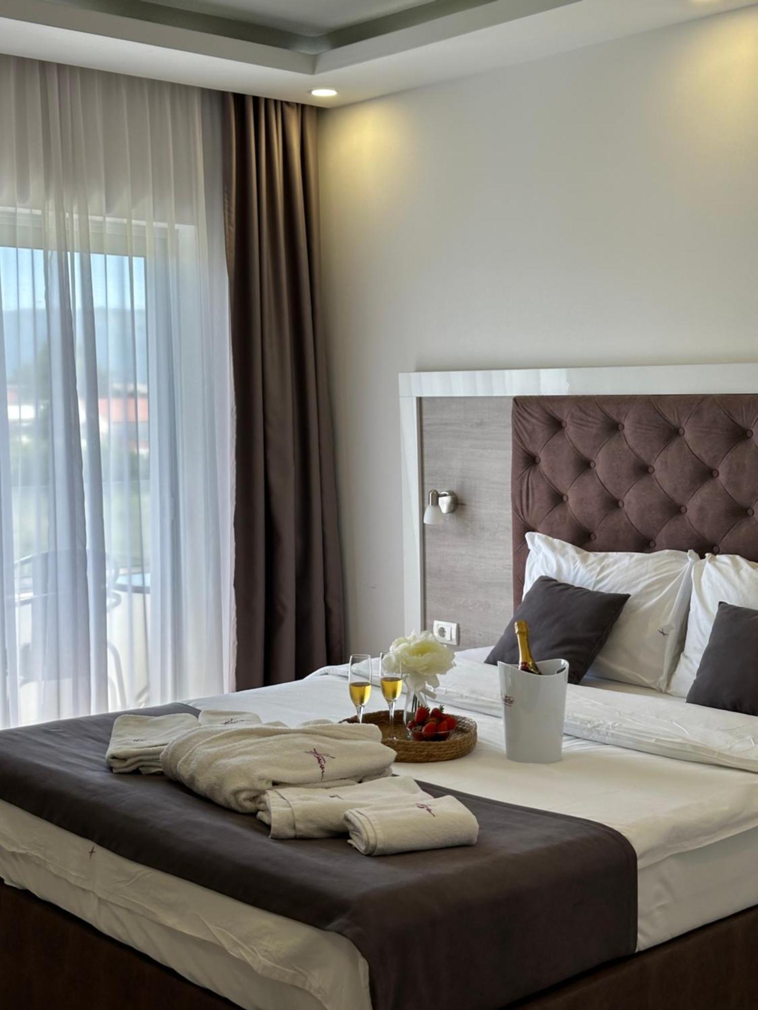 Heaven Lux Ulcinj Hotel Ngoại thất bức ảnh