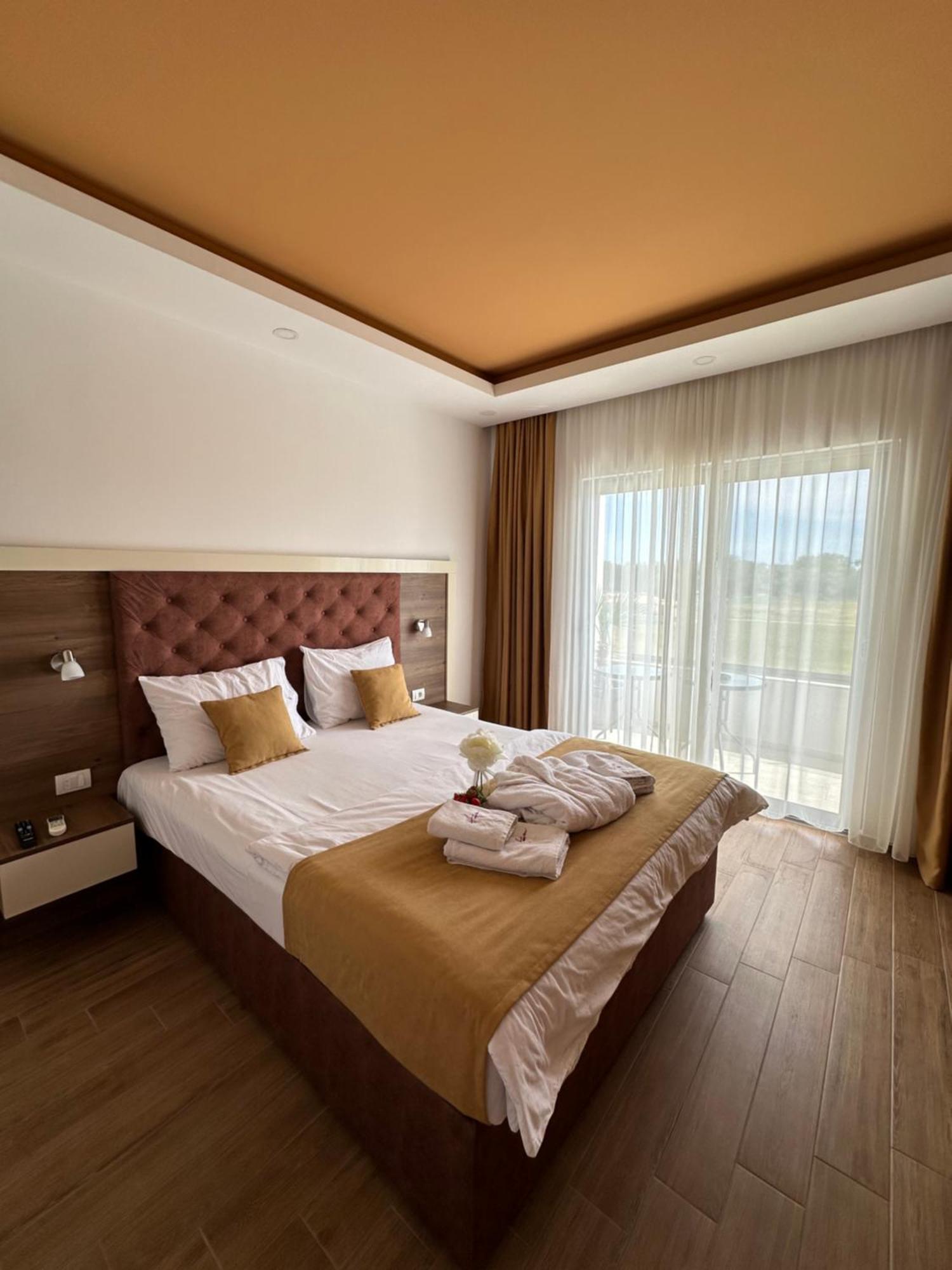 Heaven Lux Ulcinj Hotel Ngoại thất bức ảnh