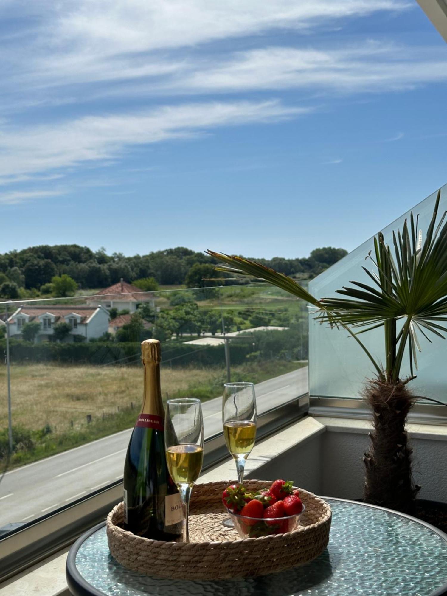 Heaven Lux Ulcinj Hotel Ngoại thất bức ảnh